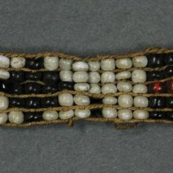 Arrow pattern necklace