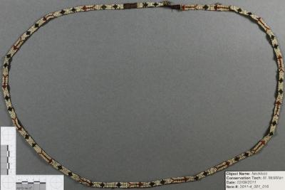 Arrow pattern necklace