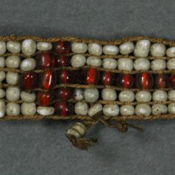 Arrow pattern necklace