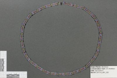 Cross pattern necklace