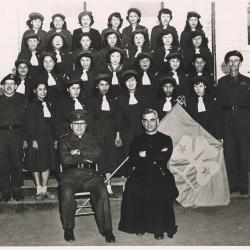 Photographs students at Ermineskin Indian Residential School