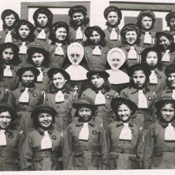 Photographs students at Ermineskin Indian Residential School