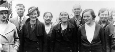 Photograph of Mrs. Joe Kinoshewe, Dr. Blue Ogina the witness of defense and others at Wikwemikong