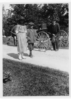 Photograph of a family and a wagon in Cape Croker